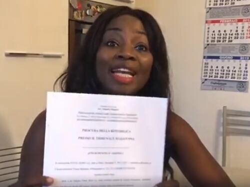 "Torna nella giungla, n…". La candidata di colore denuncia gli insulti social