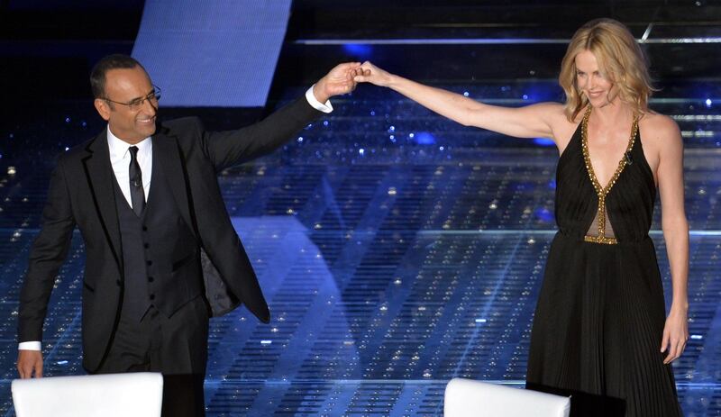 Charlize Theron sul palco dell'Ariston 5