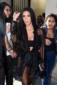 Kim Kardashian, il décolleté esplosivo della diva 22