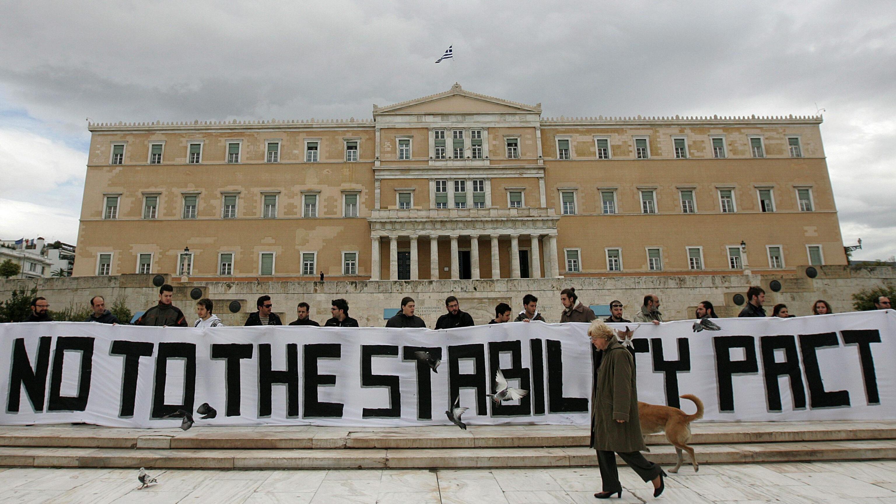 Grecia, così l'Italia ha salvato le banche francesi e tedesche