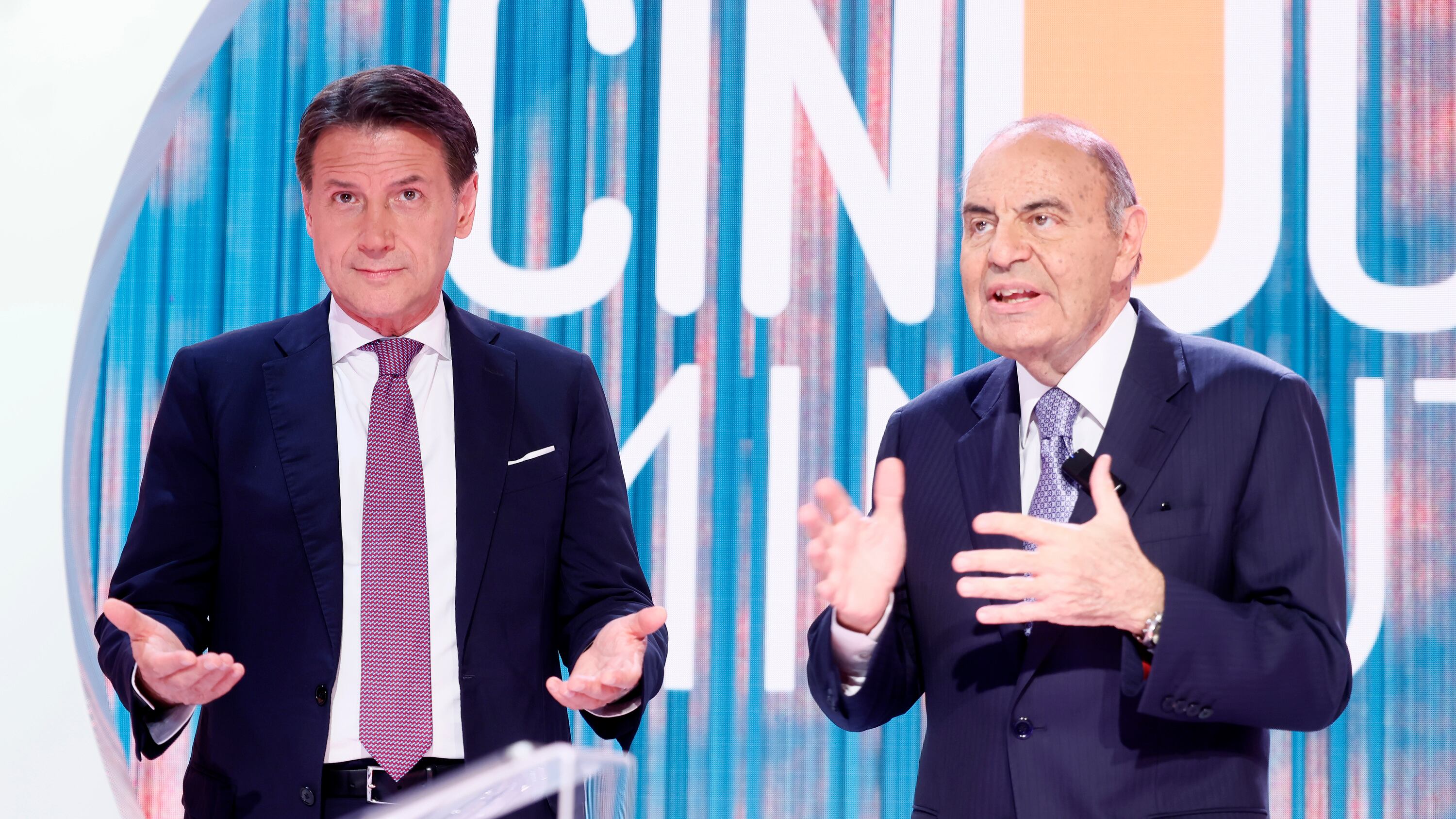 "Questo lo sa?", "Non vale nulla". Scontro tra Vespa e Conte sul caso Almasri