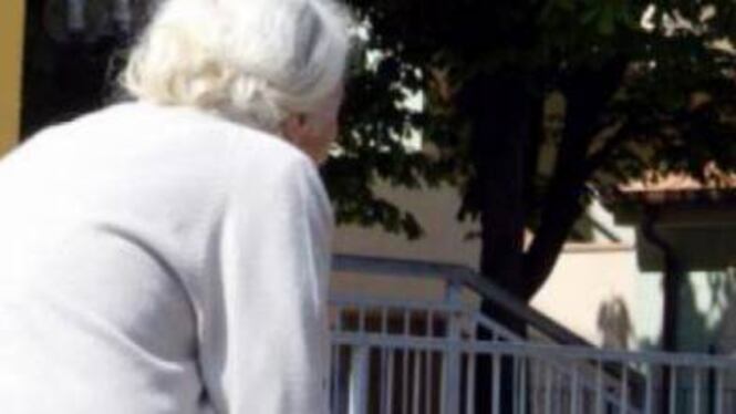 Si finge postino, i carabinieri sventano la truffa