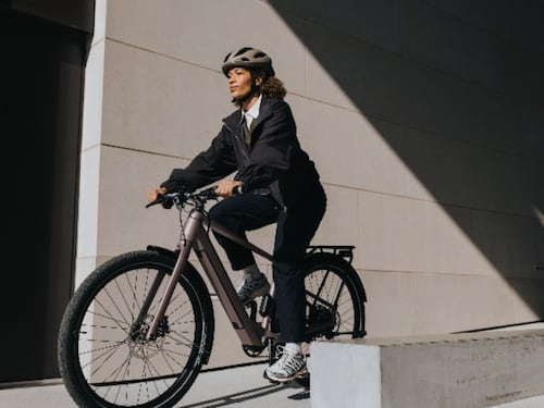 Bosch cambia strada e porta il motore nel mozzo: con Hub Line l’eBike urbana diventa più leggera, sottile e connessa