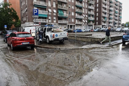 Maltempo, a Milano esonda il Seveso 2