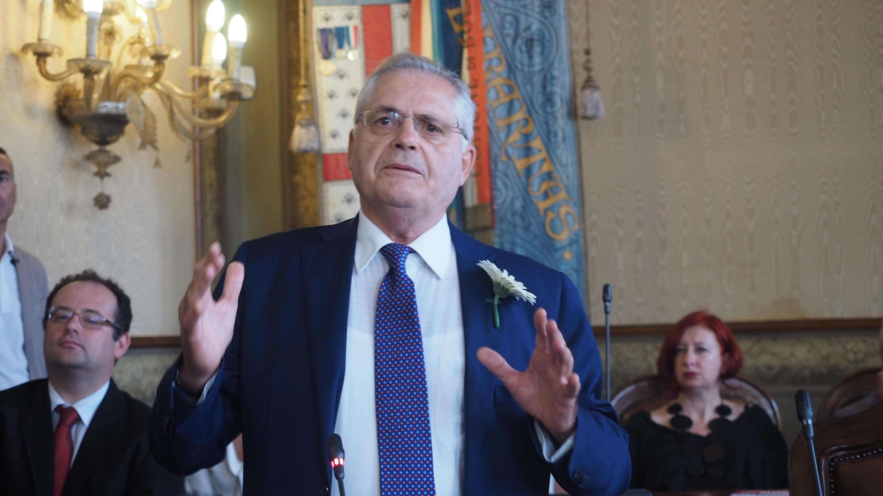 "E allora Messina Denaro...". Il delirio choc contro Colosimo