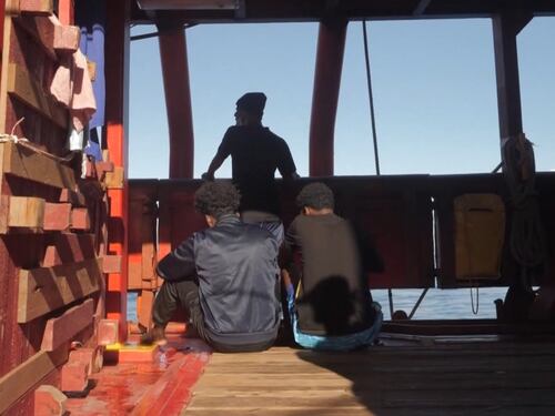 Le ong li salvano e poi i migranti scappano: ecco cosa è successo