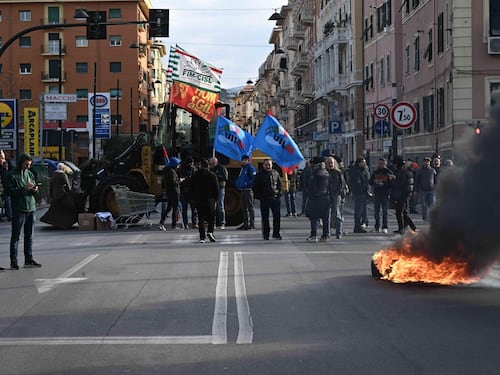 Occupata l'ex Ilva di Taranto: presidi e blocchi stradali. Fiom: "È solo l'inizio"