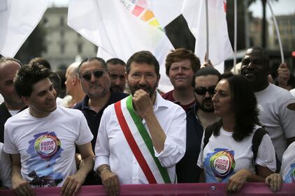 La sfilata del gay pride a Roma  2