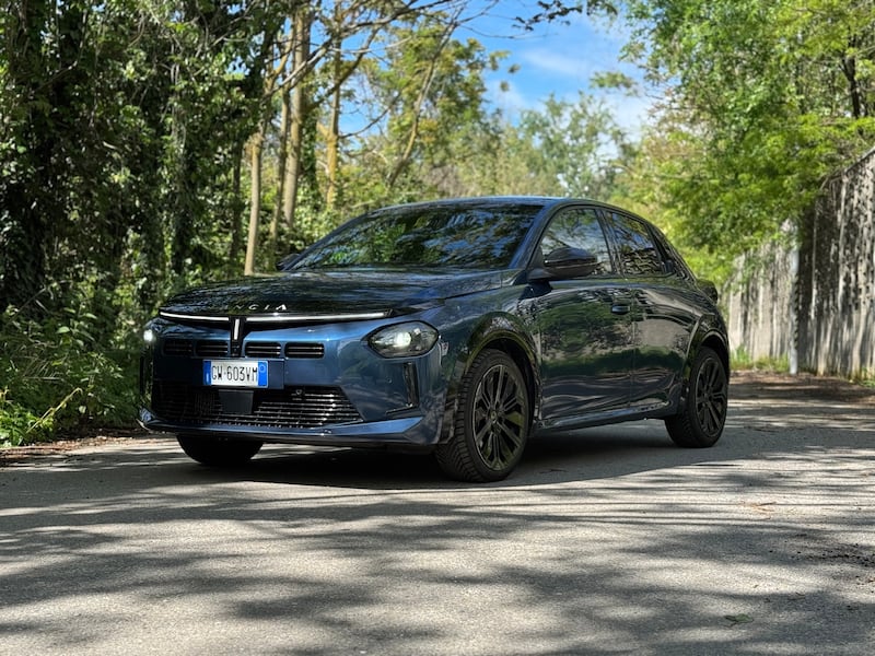 Lancia Ypsilon MHEV: guarda la gallery della nuova citycar premium italiana 2