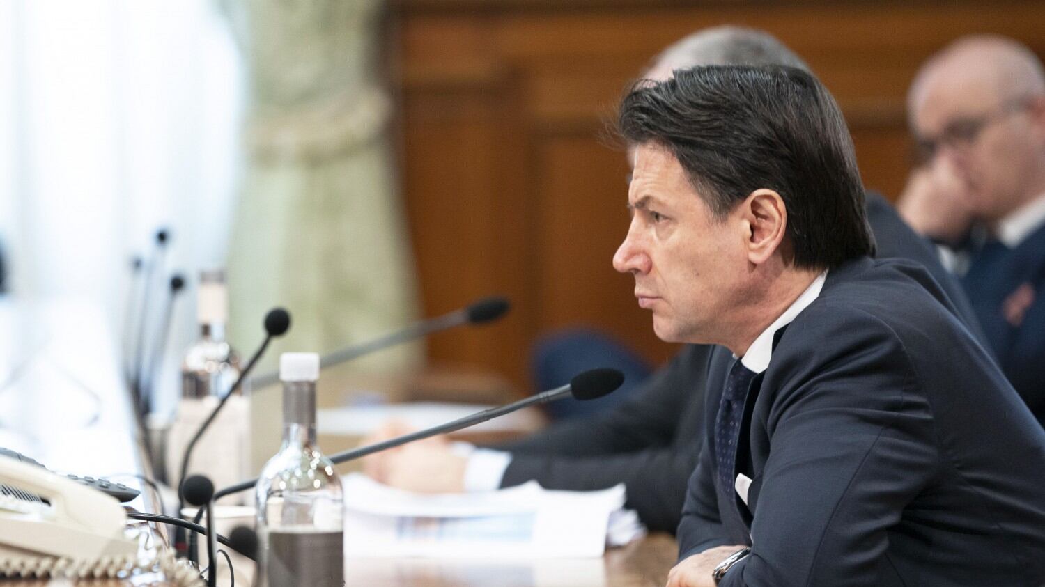 Conte firma il nuovo decreto: l'Italia resta chiusa fino al 13 aprile