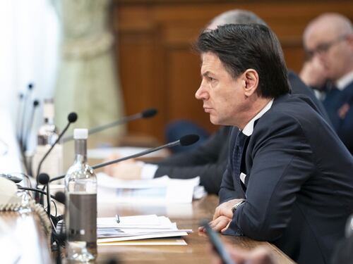 Conte teme il governissimo. Finta apertura all'opposizione