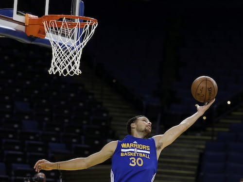 Nba: da stanotte scattano le Finali Warriors-Cavs non è solo Curry-LeBron