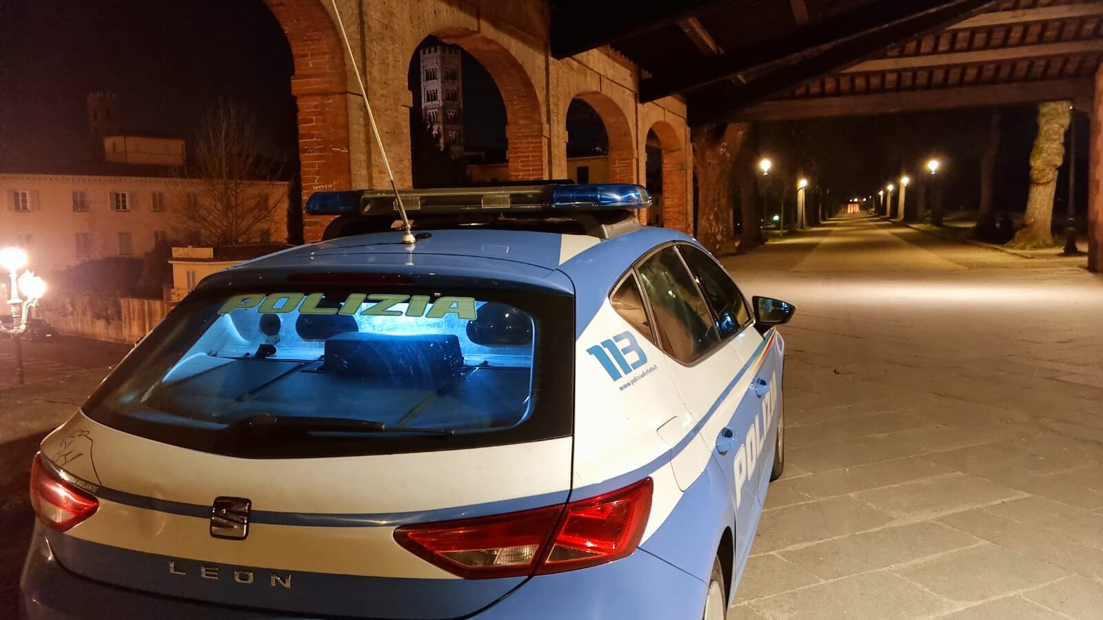 Risse e furti, la follia del clandestino nonostante l'espulsione