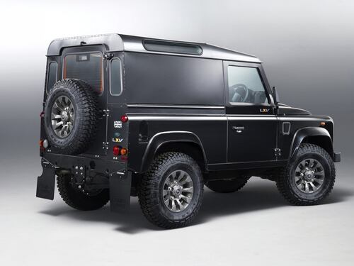 Land Rover Defender LXV 65 anni e non sentirli