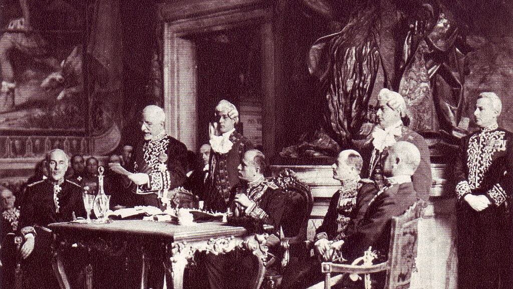 Così il Duce mise la feluca agli intellettuali italiani