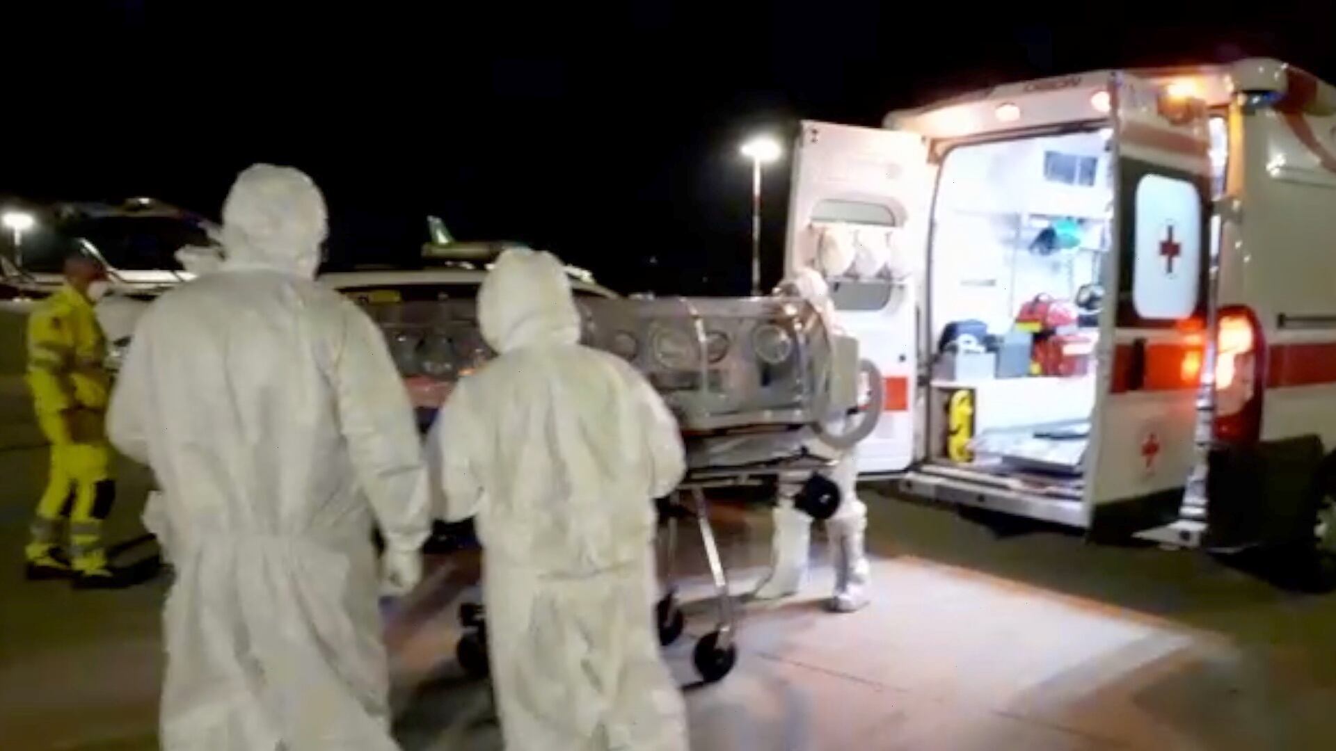 Colpito da coronavirus in Guinea, torna in Italia con un volo dell'aeronautica