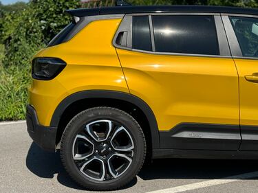 Jeep Avenger 1.2 Summit: guarda la gallery del B SUV a benzina 6