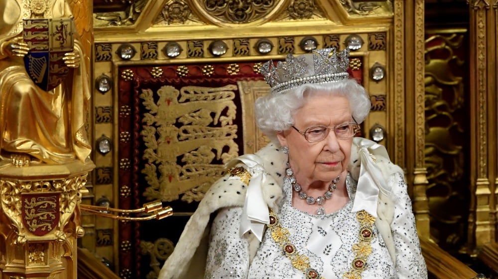 Il rito della Regina Elisabetta per allontanare il fantasma di Lady Diana