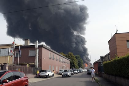 Maxi incendio in una azienda chimica a San Giuliano Milanese 6