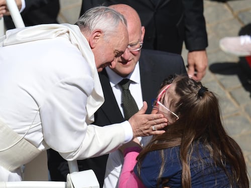 Papa Francesco come Wojtyla: "Giovani, andate controcorrente”