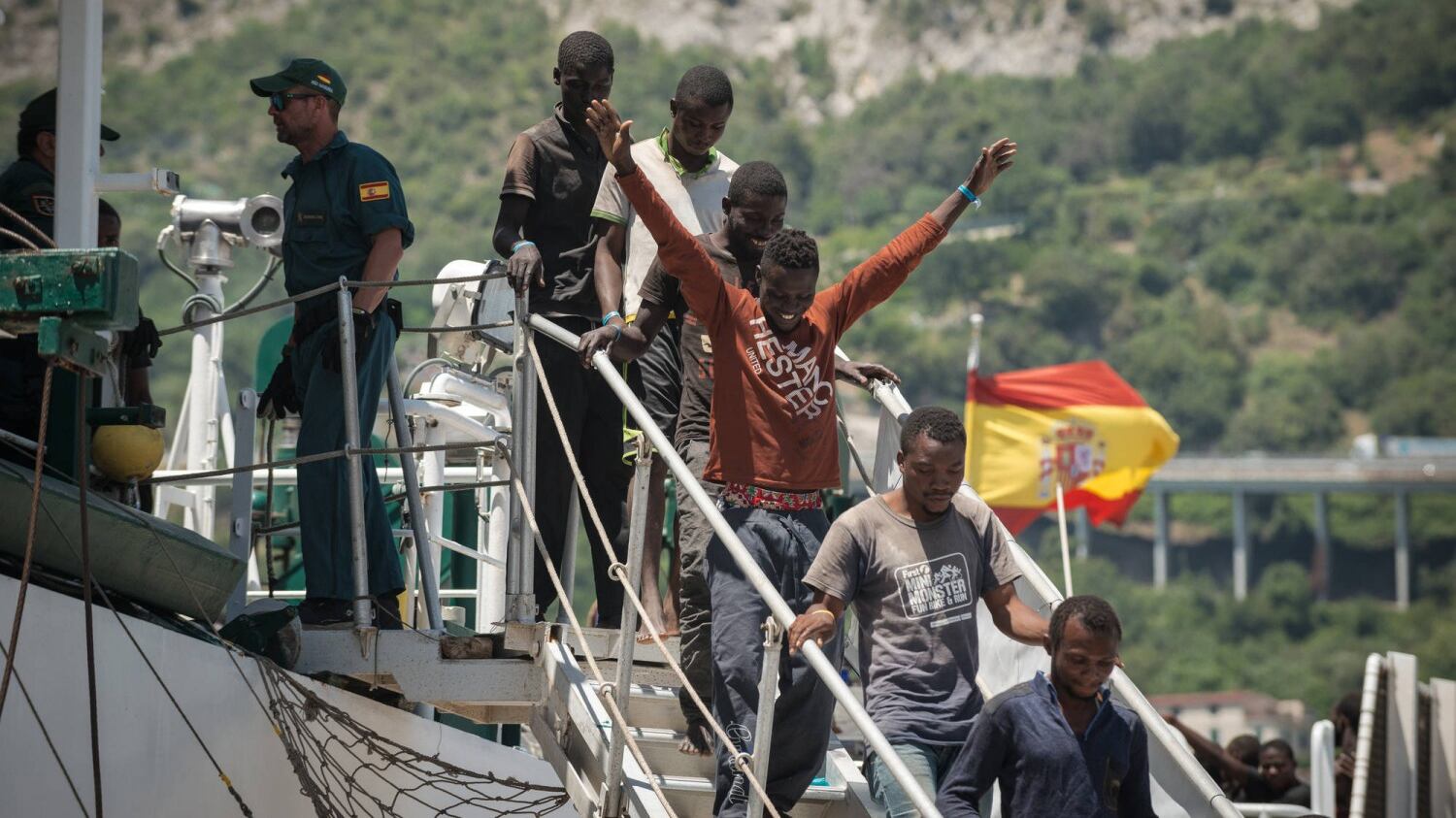 "I migranti sbarcheranno a Civitavecchia". Poi la smentita