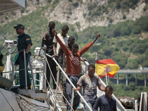 "I migranti sbarcheranno a Civitavecchia". Poi la smentita