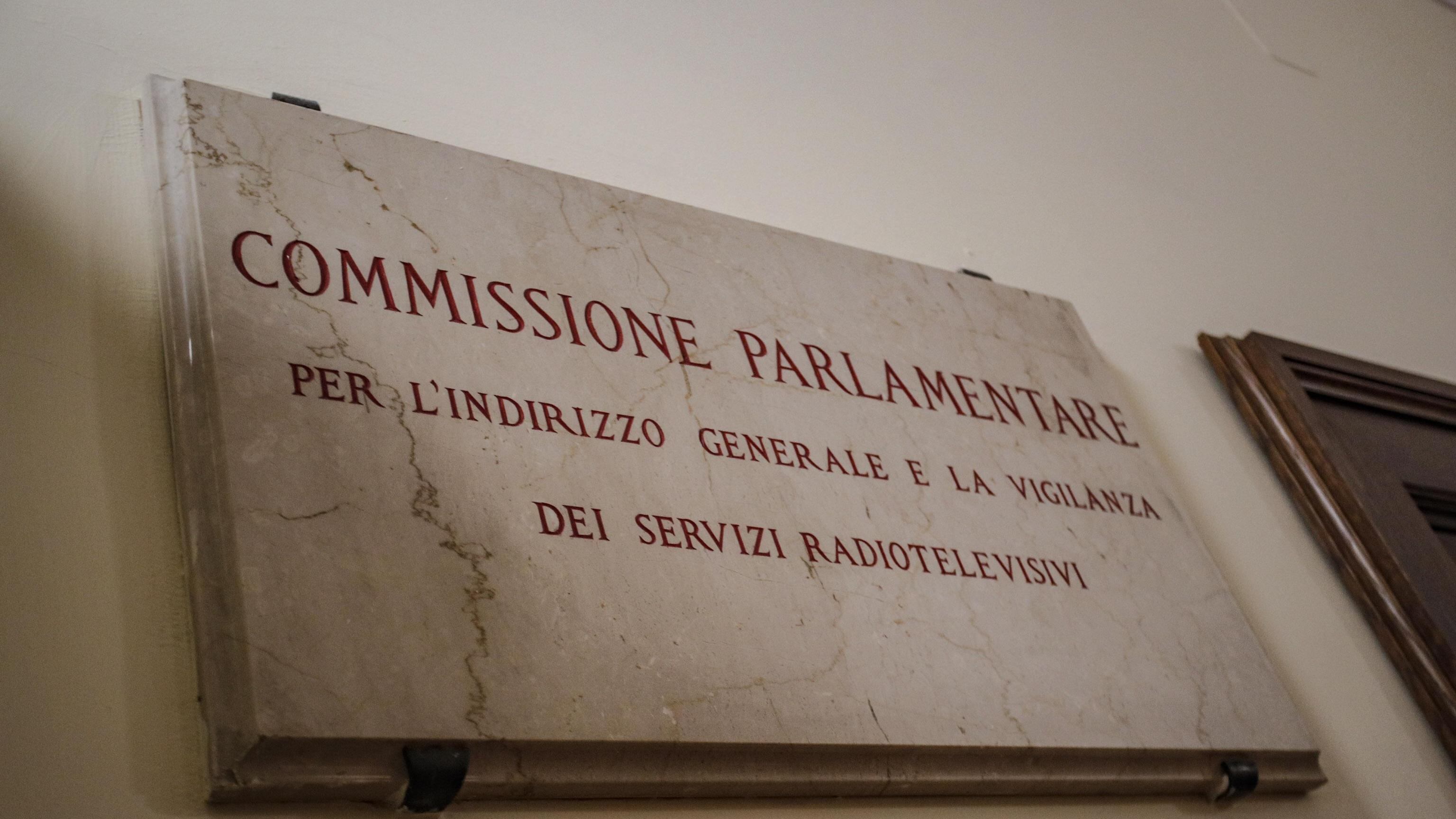 Tg notte "tagliati". Rai condannata. Pure la Vigilanza contro Fuortes