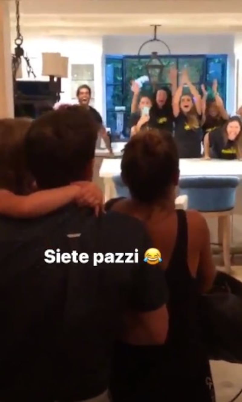 Festa a sorpresa per i 41 anni di Elisabetta Canalis 2