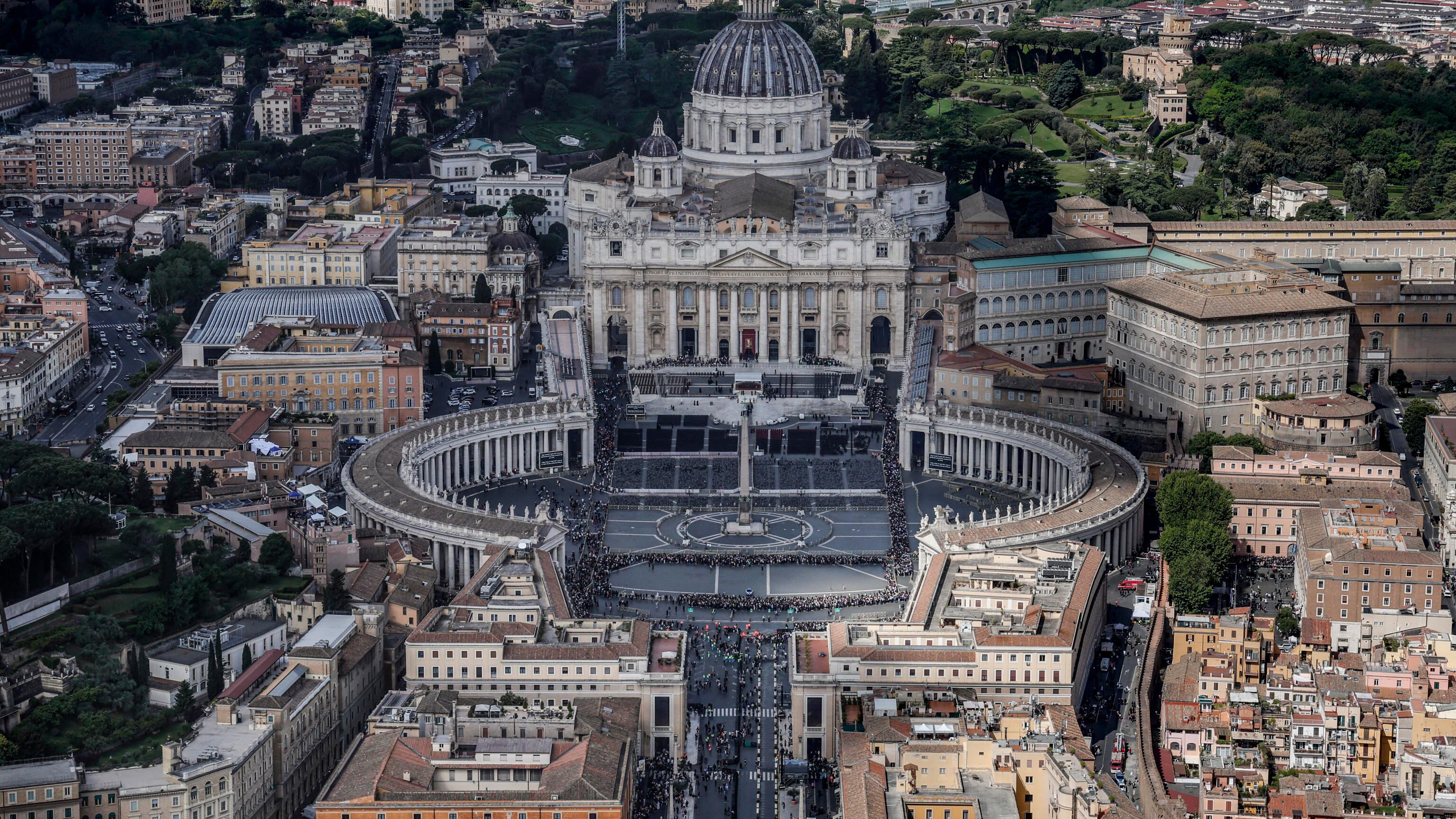 Niente cellulari, linee telefoniche staccate: così il Vaticano si isolerà dal mondo per il Conclave