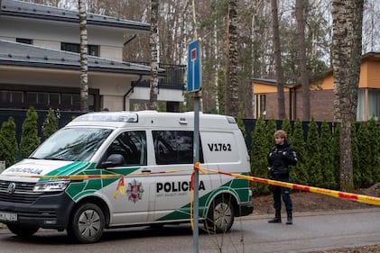 Polizia fuori casa di Vokov 9