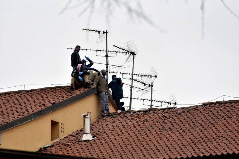 San Vittore, i detenuti in rivolta 12