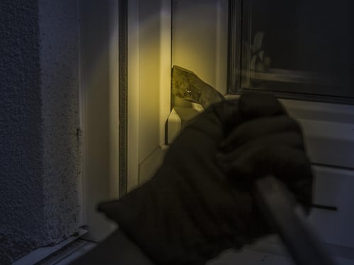 Agrigento, 52enne si trova un clandestino in casa e viene minacciato