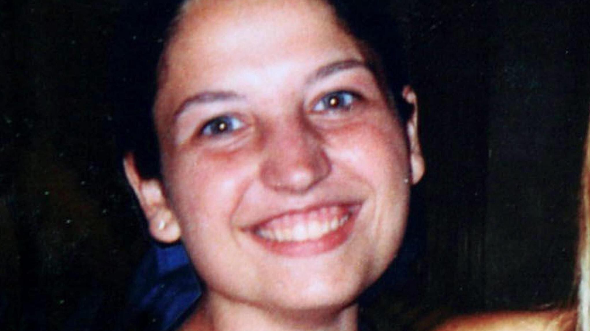 Delitto Garlasco, la perizia: "Sulle unghie di Chiara tracce di due uomini"