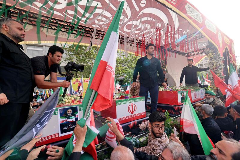 Teheran scende in piazza per i funerali dei "martiri" della guerra dei 12 giorni 13
