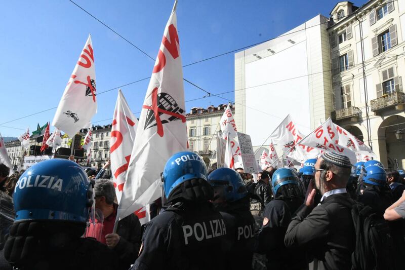 Torino, scontri tra polizia e No Tav 7