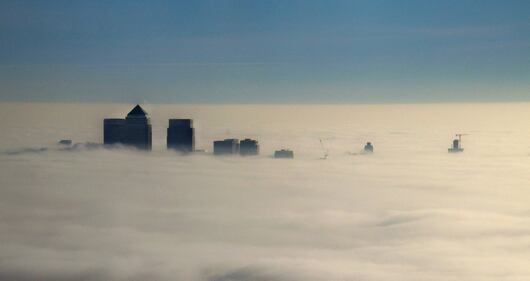 I grattacieli della City avvolti dalla nebbia 4