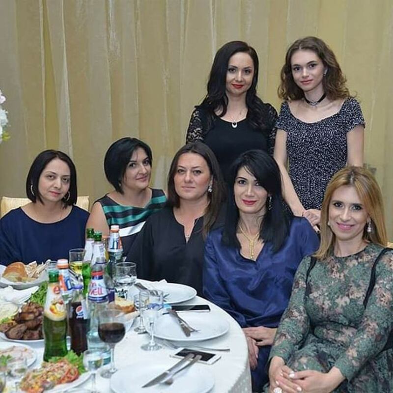 Henrix sposa la sua Betty: gli scatti di lady Mkhitaryan 6
