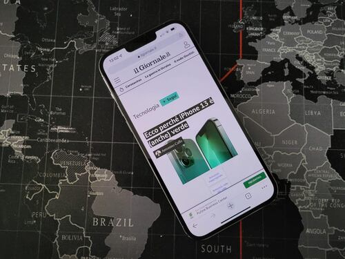Apple aggiorna l'iPhone: adesso si sblocca con la mascherina