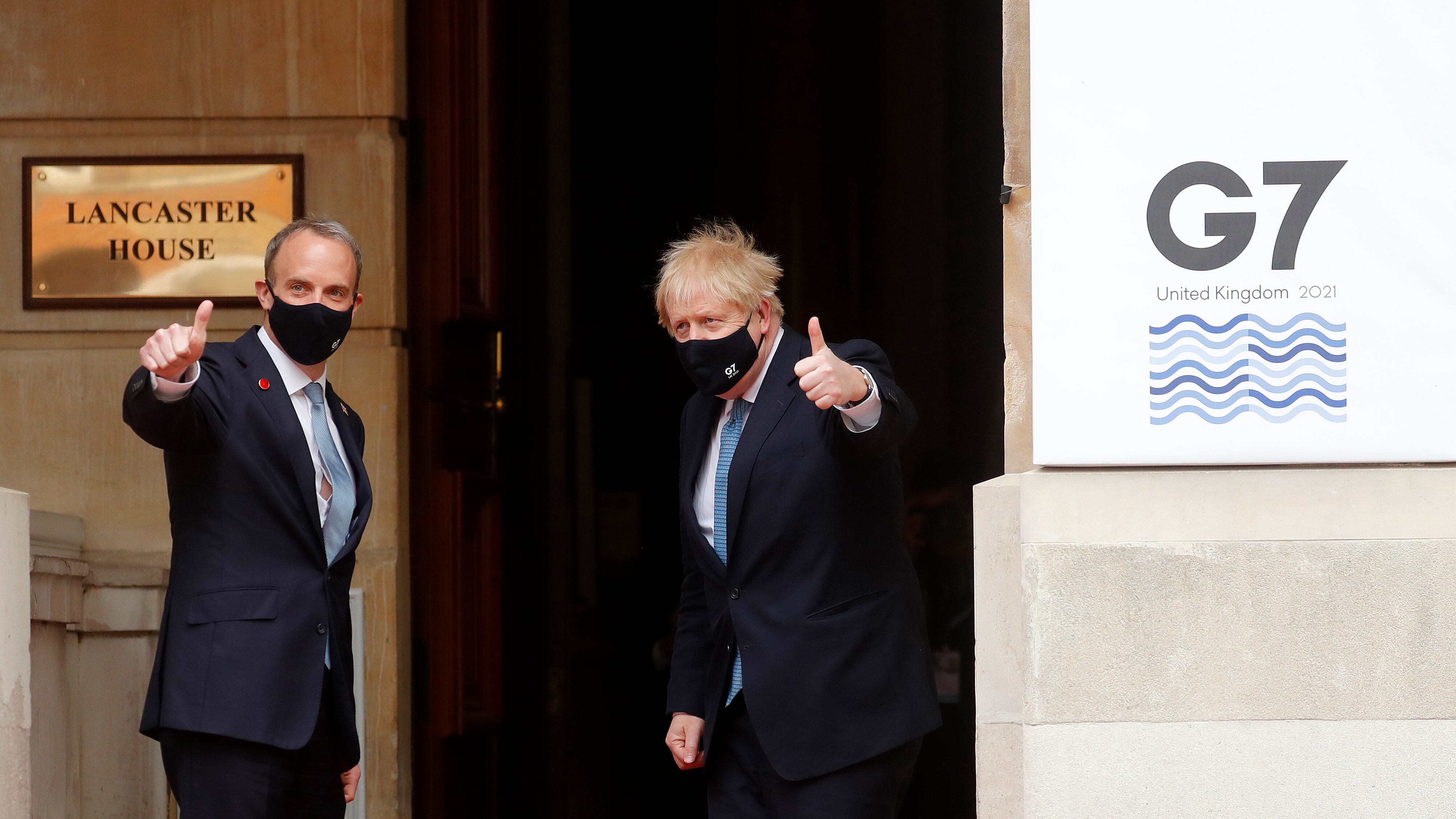 "Lascio il rischio di scegliere". Bojo "legalizza" gli abbracci