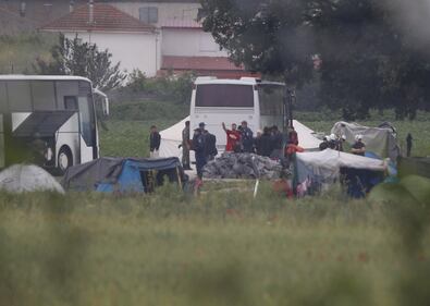 La polizia greca sgombera il campo profughi di Idomeni 18