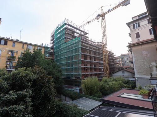 "Abusivi i nostri grattacieli? Allora lo sono anche il 90% degli edifici lombardi"