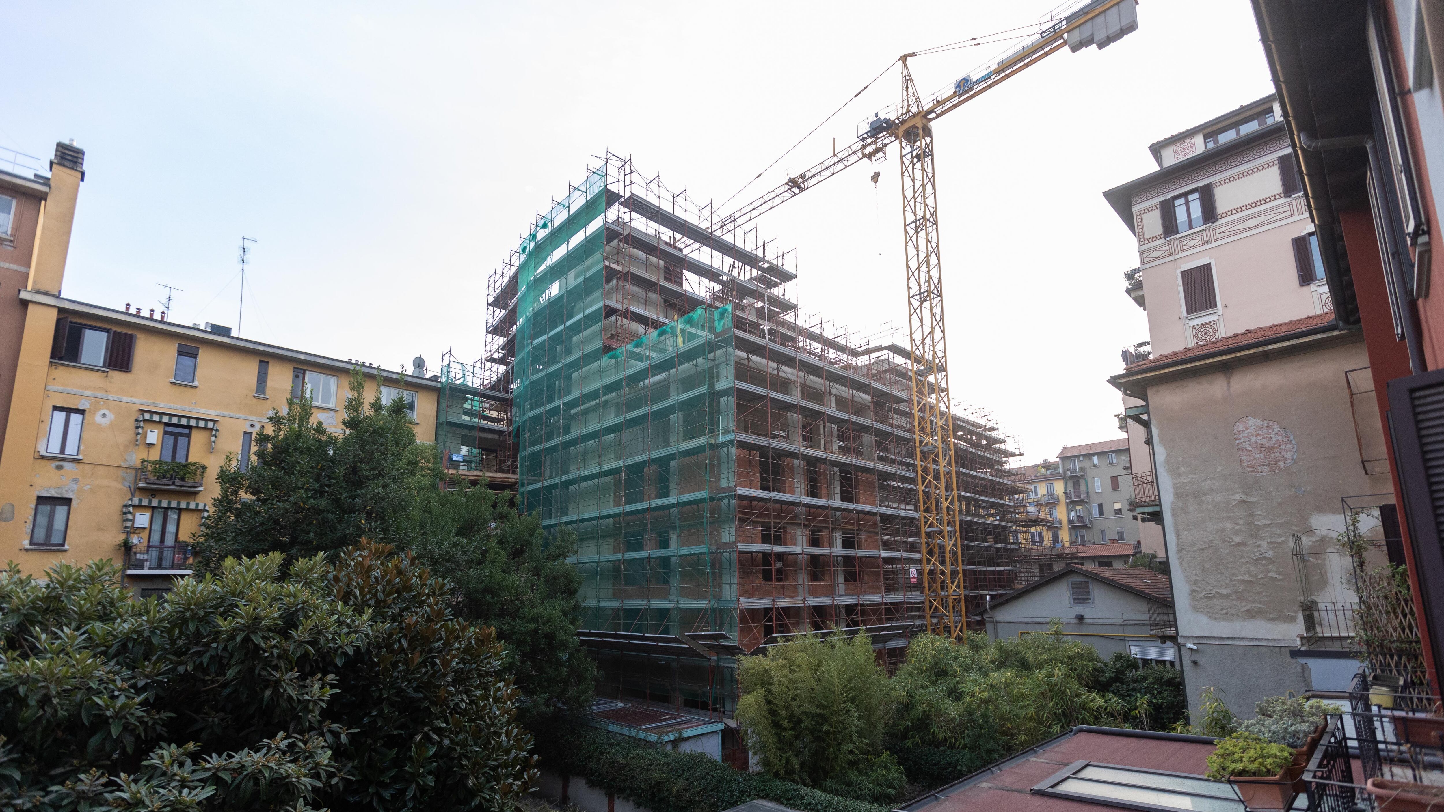 "Abusivi i nostri grattacieli? Allora lo sono anche il 90% degli edifici lombardi"