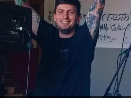 La passione per i tatuaggi, l'arte e la musica. Chi è Giacomo Gobbato, il 26enne accoltellato a Mestre