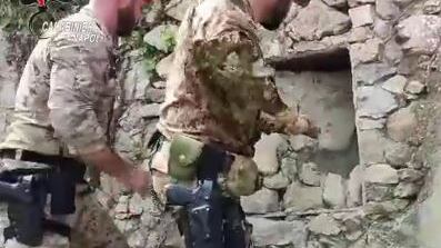 Scoperto bunker sotterraneo dove si coltivava marijuana