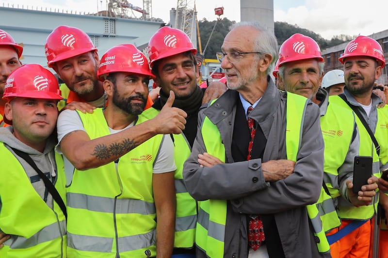 Il "varo ad alta quota" del primo pezzo del Ponte di Genova 4