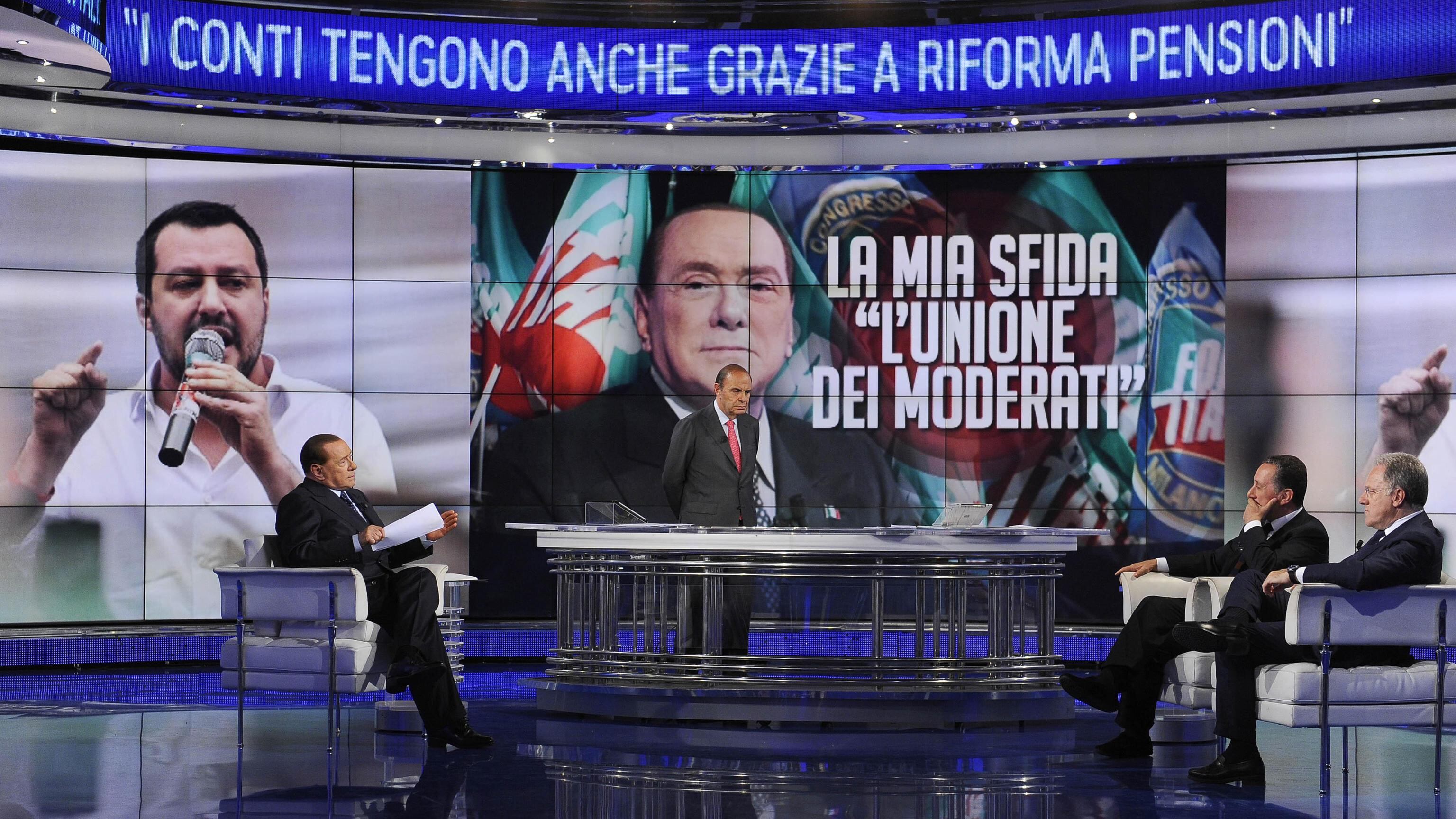 La stoccata del Cav a Renzi: "Il suo governo aggrava i problemi"