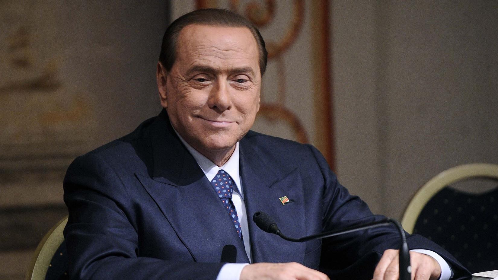 Berlusconi apre lo scouting: "Volti nuovi da lanciare in tv"