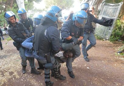 Ventimiglia, sgomberati gli immigrati al confine 11