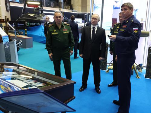 "15 miliardi di armi esportate": cosa c'è dietro gli affari di Putin