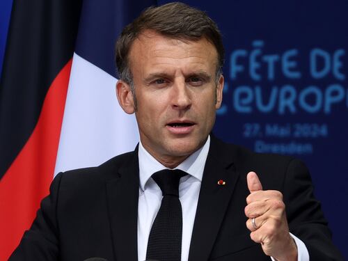 Elezione europee in Francia, boom Le Pen. Macron crolla: "Tornare al voto"